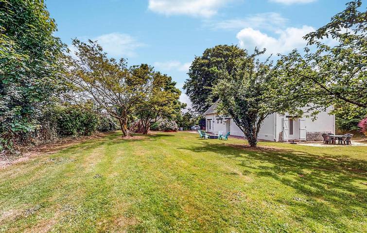 Location de vacances pour 6 personnes, avec piscine et jardin à Étainhus