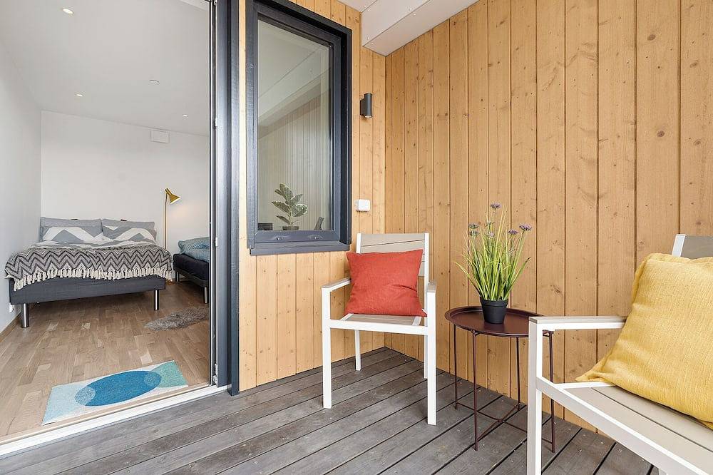Ganze Wohnung, Nordic Style City Apartment with Sunny Marina Views in Sentrum, Bodø
