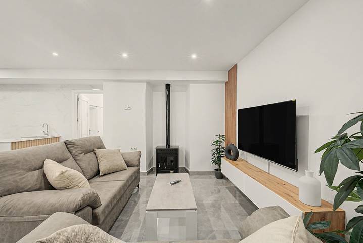 Holiday Home 'Aleda' with Private Terrace and Wi-Fi in Cuevas del Becerro, Málaga Province