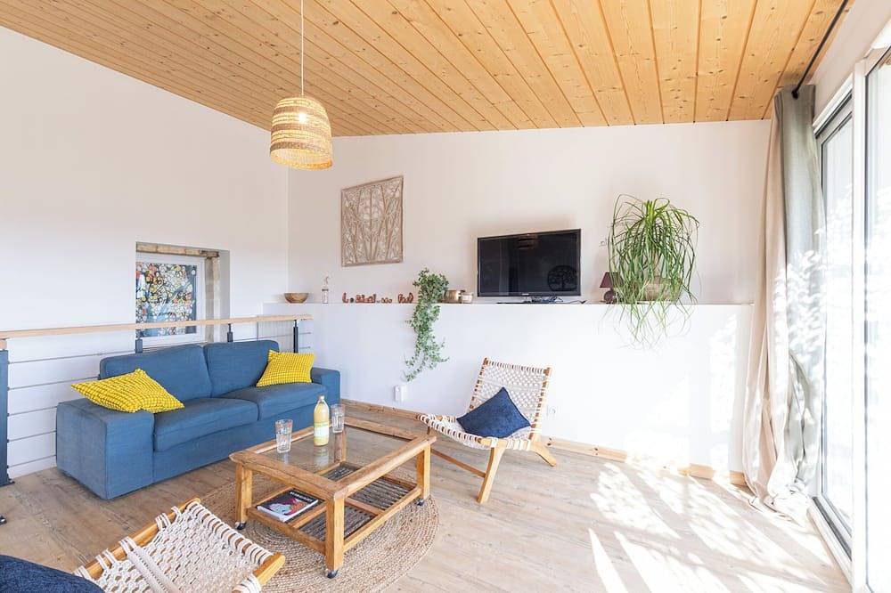 Gîte nature tout confort  avec piscine, idéal pour 2 personnes, Ok animaux in Salazac, Région de Nîmes