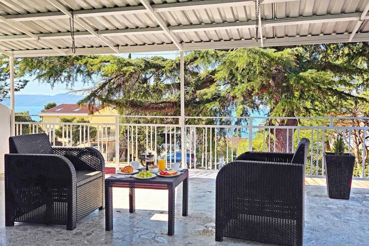 Ferienwohnung für 5 Personen, mit Meerblick und Terrasse sowie Kinderpool in Selce