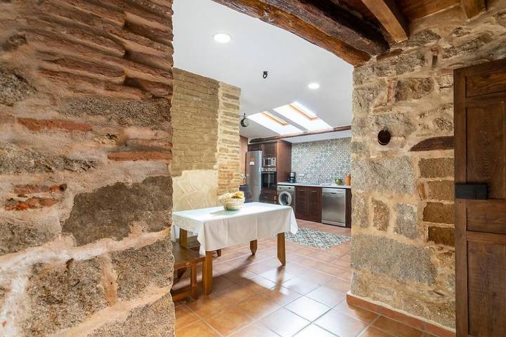 Casa rural para 12 personas, con jacuzzi además de piscina y jardín, Se admiten mascotas en Montes de Toledo - 3