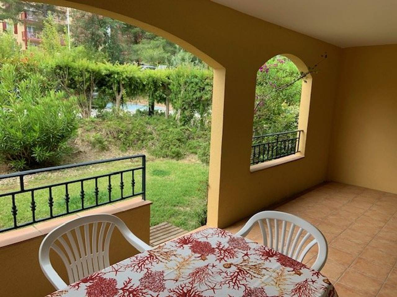 Ganze Wohnung, 3-Zimmer-Wohnung mit großem Privatgarten, Klimaanlage und Parkplatz in Cavalaire-sur-Mer, Draguignan Region