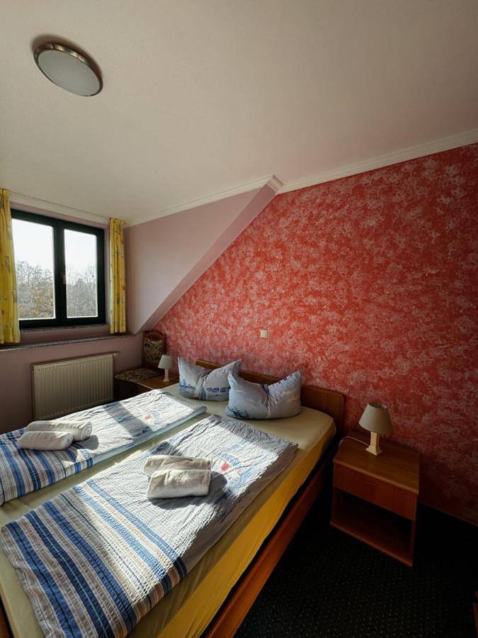 BnB für 2 Personen, mit Seeblick und Terrasse sowie Ausblick, mit Haustier an der Müritz
