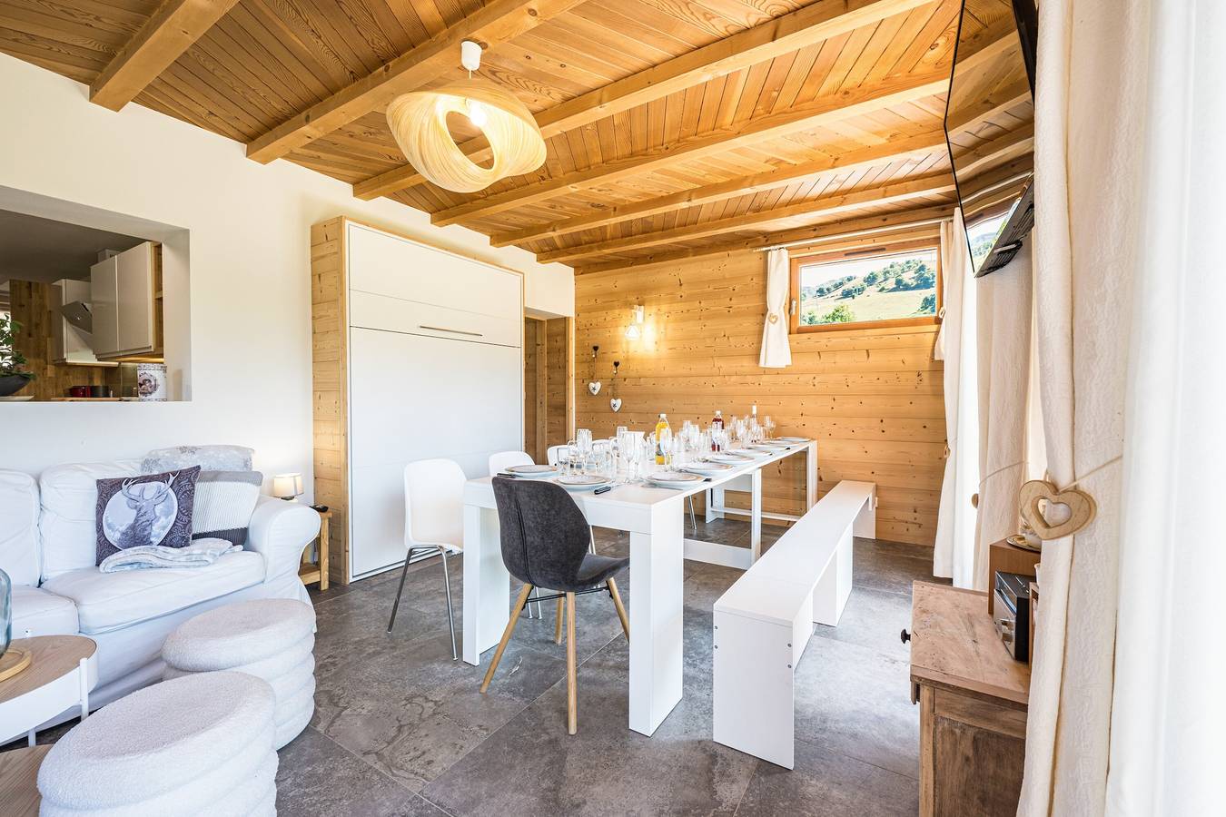 Appartement entier, Appartement 'Grand Aigle - Albiez Montrond' avec vue sur la montagne, terrasse privée et Wi-Fi in Col du Mollard, Albiez-Montrond