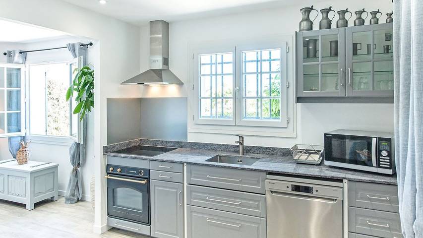 Location de vacances pour 3 personnes, avec piscine et jardin à La Roquette-sur-Siagne - 3