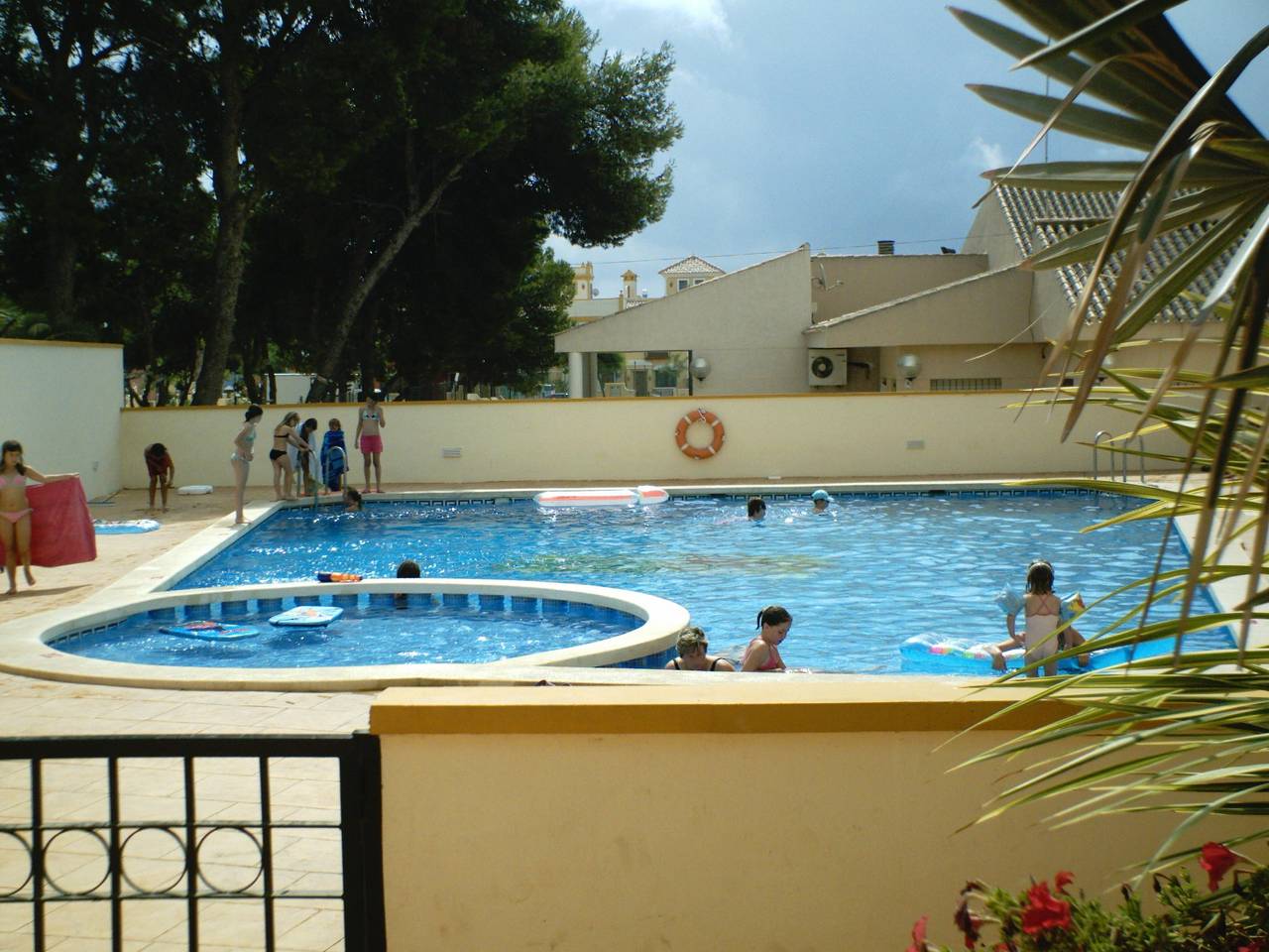 Entire holiday apartment, 3 Bed Apartment Sleeps 6 with Shared Pool in Roda Golf, San Javier