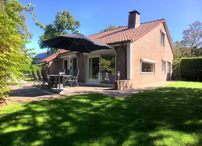 Ferienhaus für 7 Personen, mit Balkon/Terrasse und Terrasse sowie Garten in Renesse