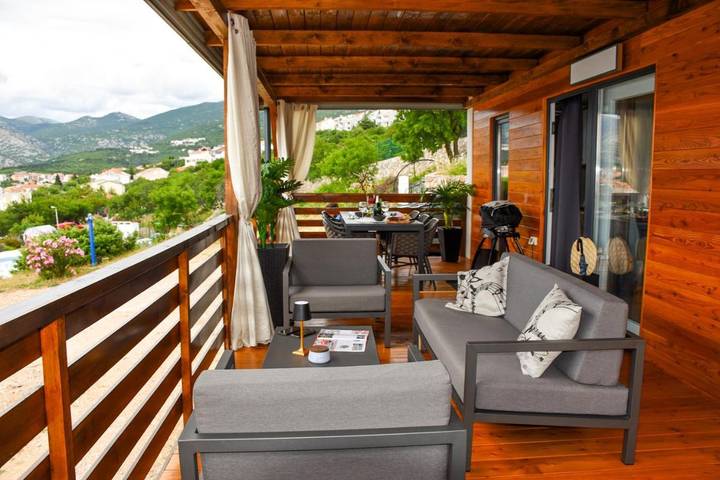 Camping pour 5 personnes, avec bassin pour enfant et terrasse ainsi que vue et piscine, animaux acceptés dans Primorje-Gorski Kotar - 3