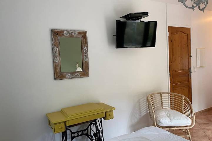Appartement entier, Le Garriga d'Hugo sa  terrasse et son  accès privé au lac d'Esparron de Verdon in Esparron-de-Verdon, Alpes-de-Haute-Provence