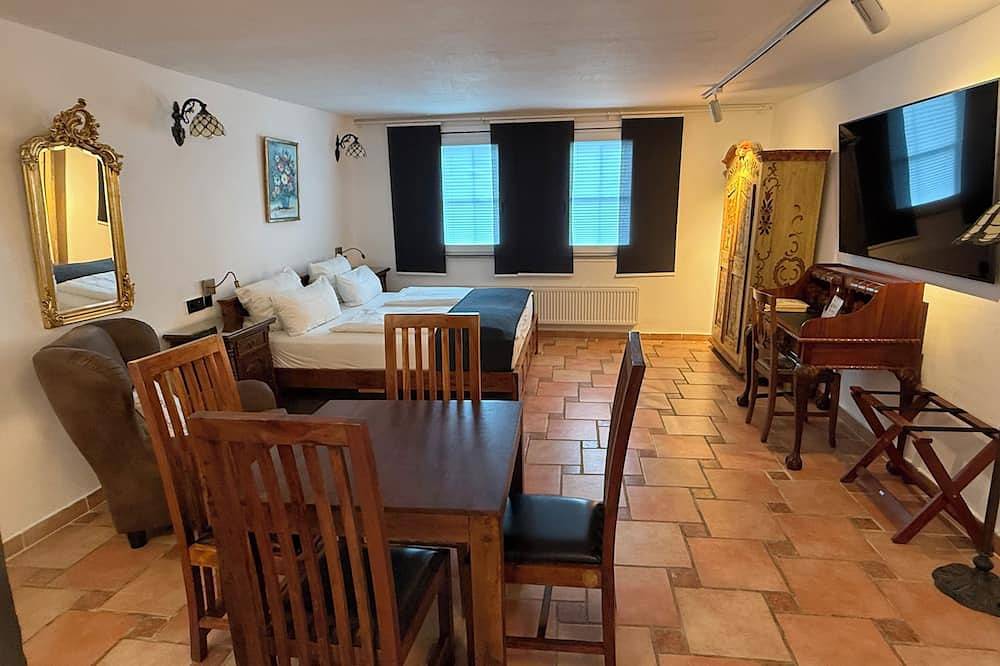 Ganze Wohnung, Grebenstein mit Burg & Türmen nahe Dornröschens Sababurg & Rapunzels Trendelburg in Grebenstein, Hessisches Bergland