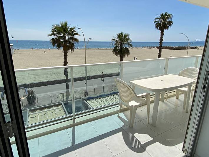 Entire holiday apartment, Luxury Seafront 1bedroom, air conditioning with Balcony & Sea View in Canet-en-Roussillon, Mediterranean Coast (France)