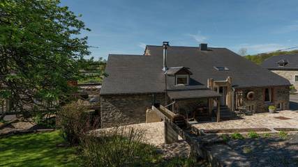 Gîte pour 10 personnes, avec terrasse et jardin dans Jehonville