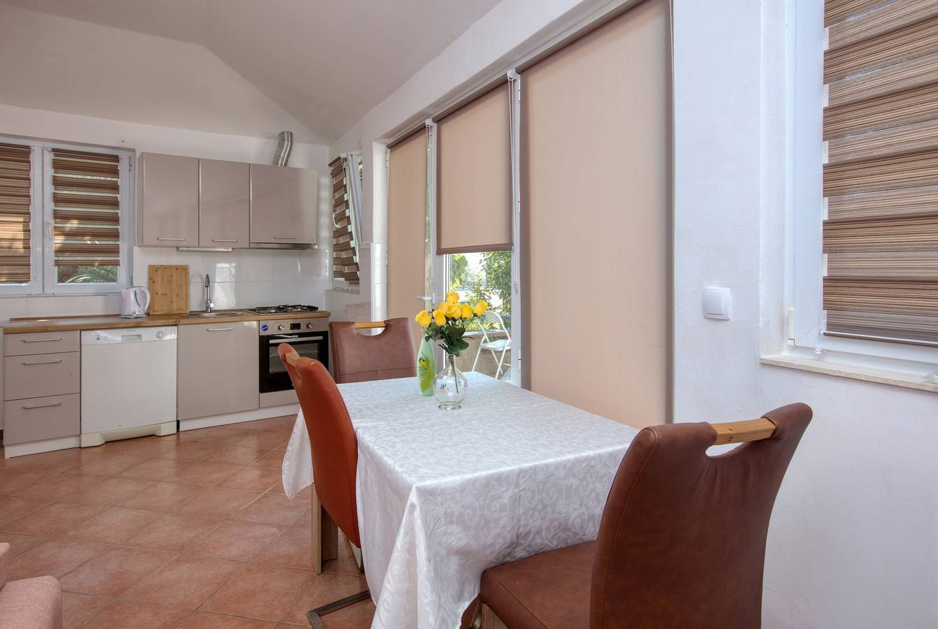 Ganze Wohnung, 1-Zimmer-Ferienwohnung mit Terrasse Biograd na Moru, Biograd A-863-f in Biograd na Moru, Zadar