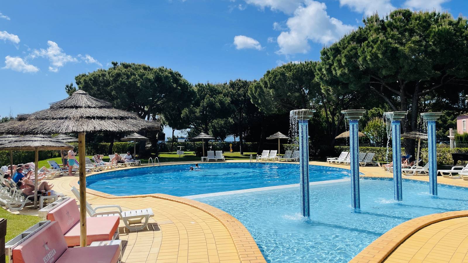 Entire apartment, Bicos 101 in Praia da Oura, Albufeira