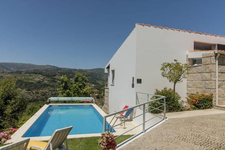 Casa de férias para 6 pessoas, com Jardim e Piscina em Resende