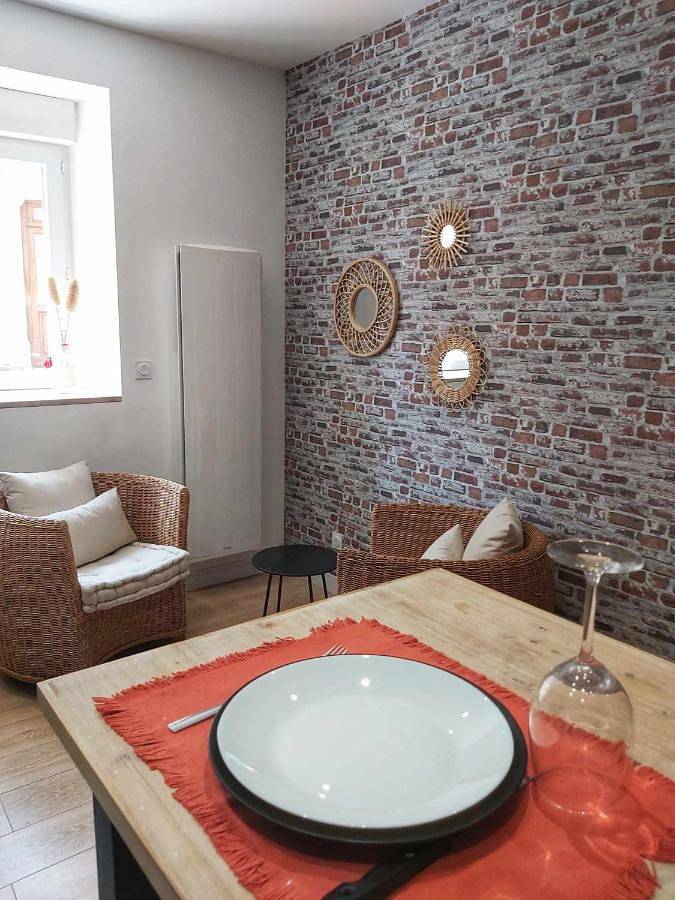 Appartement entier, One-Bedroom Apartment in Châteauneuf-de-Galaure, Région de Valence