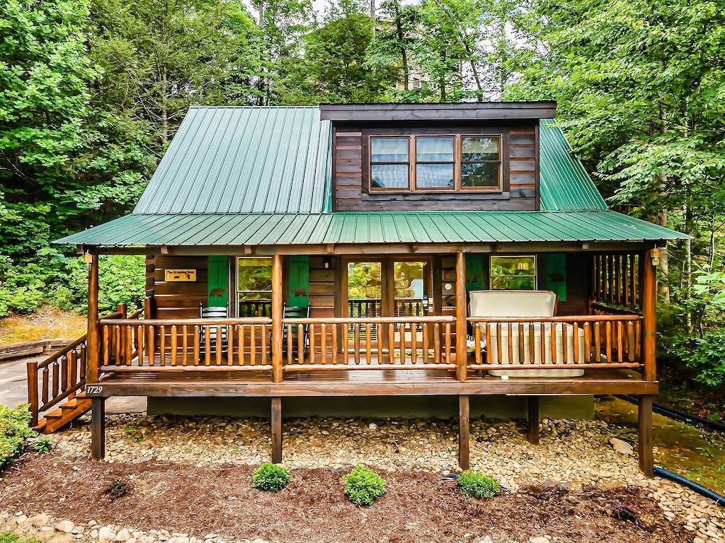 Top Notch, Great Location, Quiet, Seasonal Views in Gatlinburg, Sevier County