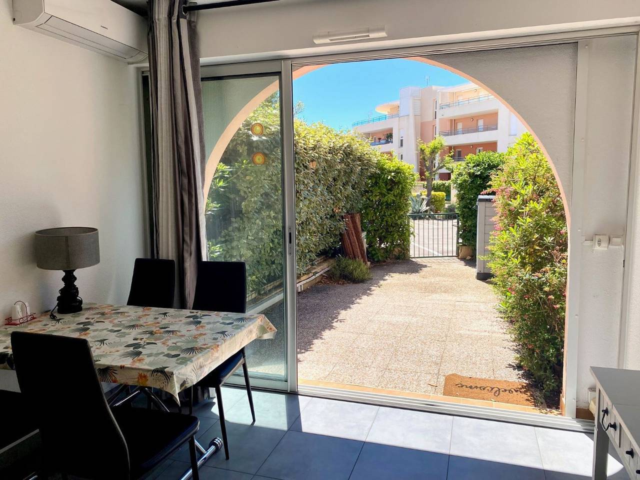 Studio entier, Studio cabine rénové à 250m de l'étang de Thau avec jardinet et parking privé in Mèze, Côte d'Améthyste