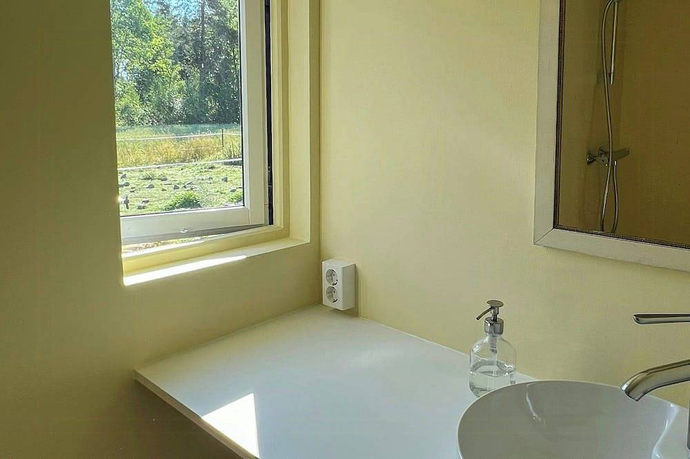 Mikrohaus in einem alten Rosengarten auf einem Kleinbauernhof in Frogn