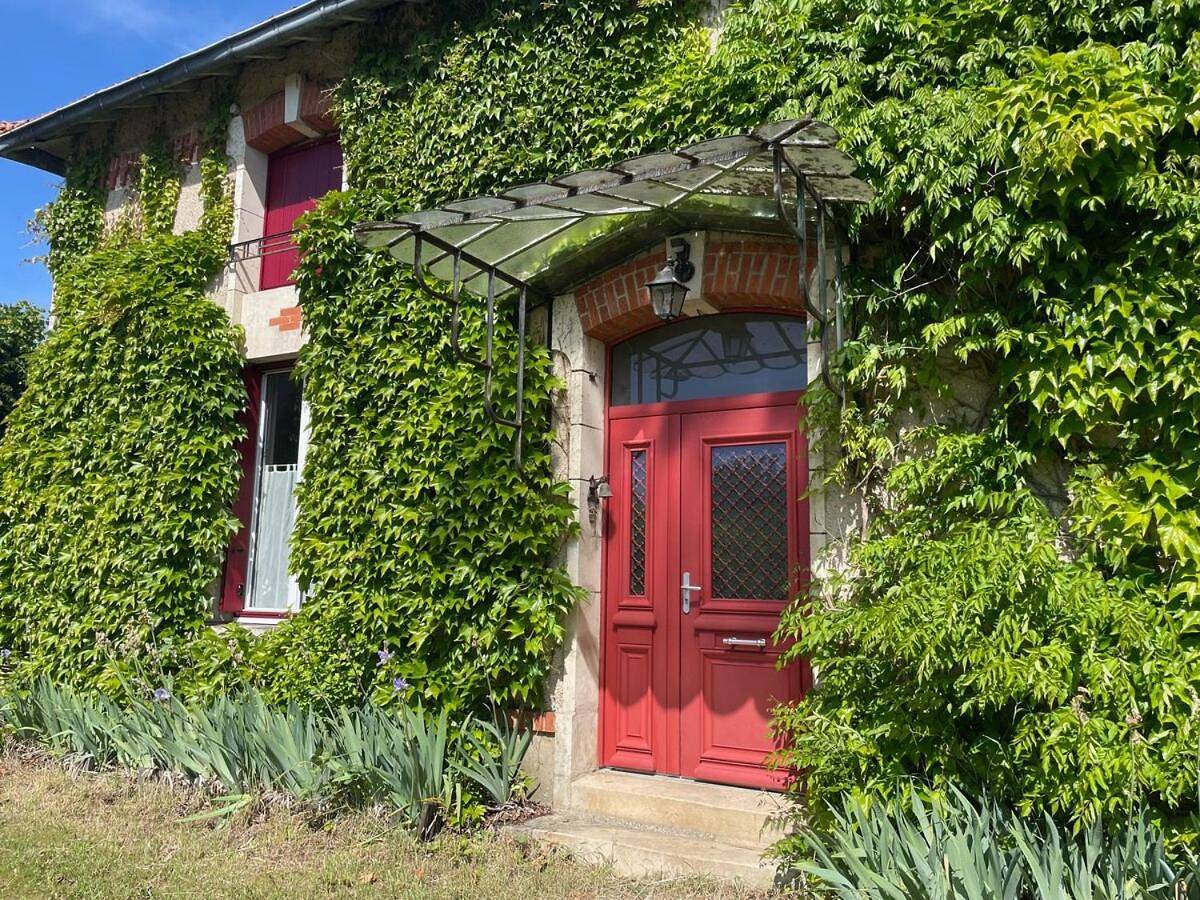 La Villa Rouge in Saint-Martin la Rivière, Valdivienne