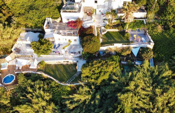 Villa per 15 persone, con Balcone e Terrazza nonché Giardino e Piscina a Ponza