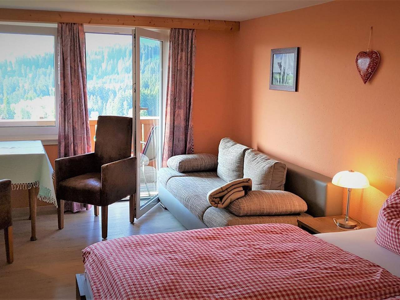 Eckstein / Gästehaus - Doppelzimmer Landhausstil, Dusche, Wc, Balkon in Mittelberg (Allgäu), Oy-Mittelberg