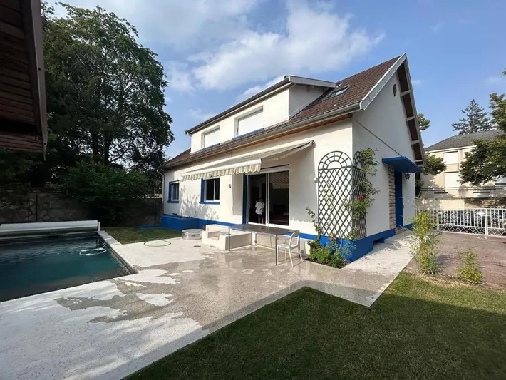 Chalet para 11 personas, con piscina y terraza - 1