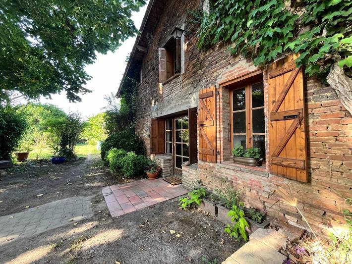 Gîte pour 2 personnes, avec Terrasse ainsi que Jardin et Vue à Dieupentale