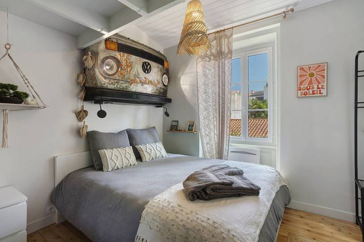 Bed and breakfast 'Chambre Comme Dans Un Combi' con terraza compartida y Wi-Fi in La Rochelle, Región de La Rochelle