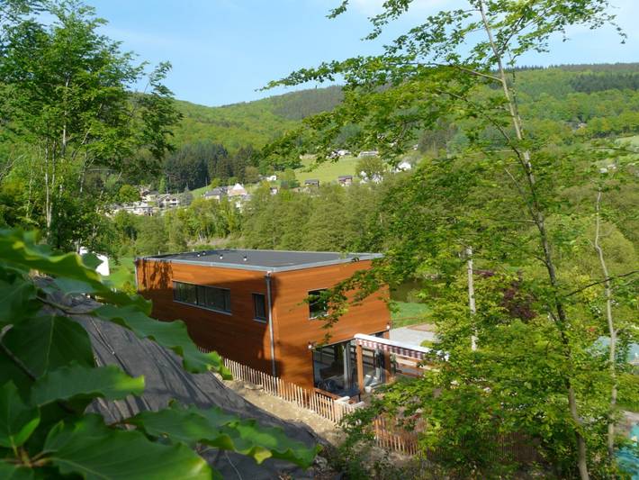 Location de vacances pour 8 personnes, avec terrasse et jacuzzi ainsi que jardin et sauna, animaux acceptés à Stavelot