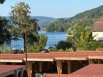 Gîte pour 4 personnes, avec vue ainsi que terrasse et vue sur le lac à Paladru