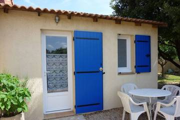 Gîte pour 2 personnes, avec jardin ainsi que terrasse et piscine à Vidauban