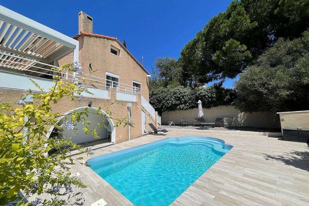 3 to 5 bedroom house with pool, côte bleue in Ensuès-la-Redonne, Istres region