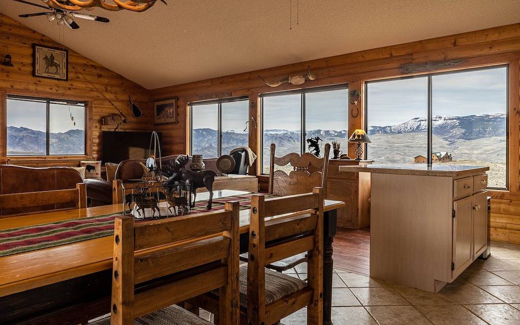 Jim Mountain Retreat- Mountaintop Views, Seasonal Hot Tub, Large Group Retreat in Cody (WY), Absaroka Range