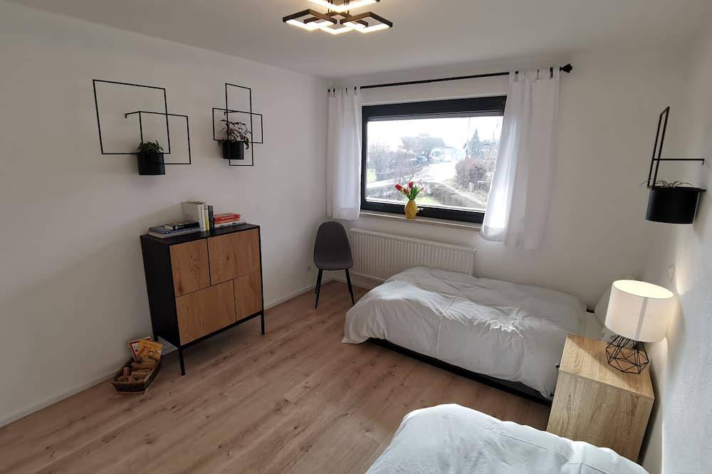 Ganze Wohnung, Einzigartige und moderne Ferienwohnung mit Designbad und Balkon in Petting, Rupertiwinkel