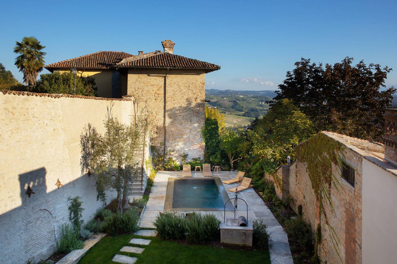 Casa Mon - Timeless Luxury with Private Spa in Monforte d'Alba, Langhe
