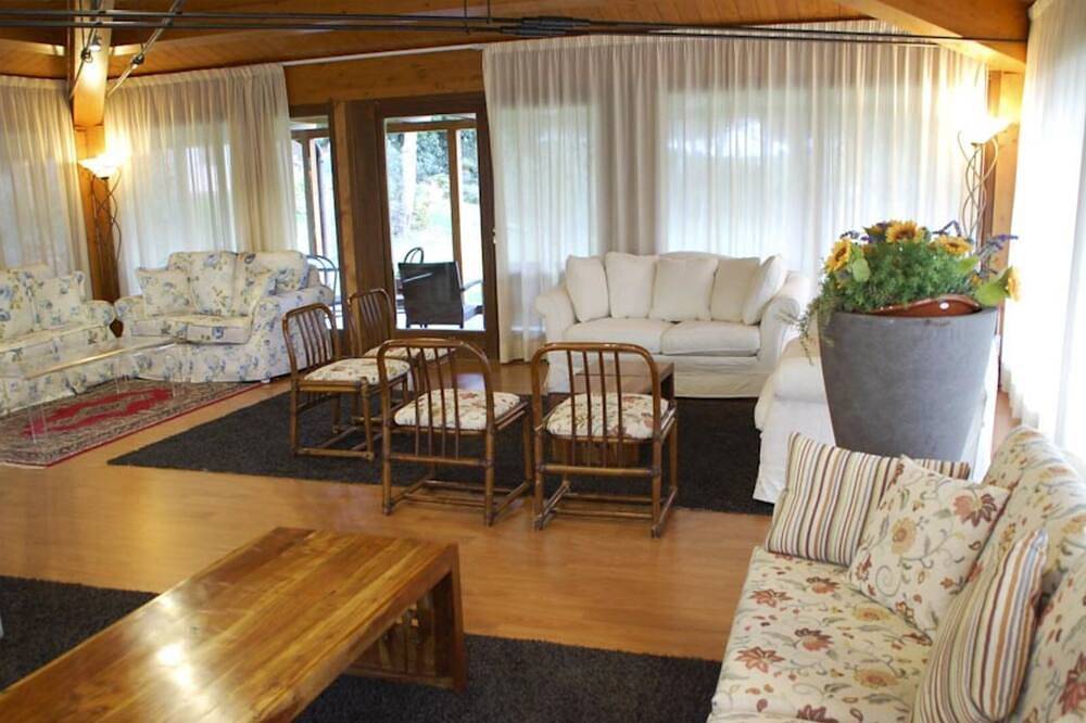 Beautiful villa near Lake Trasimeno in Castiglione del Lago, Lago Trasimeno