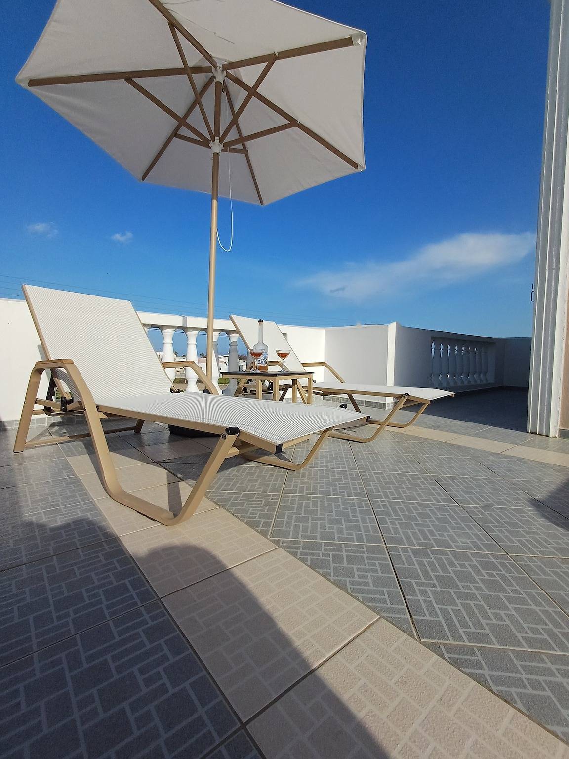 Studio-appartement 'St George Sea View Double Room-Privé Jacuzzi met zeezicht', foto 9