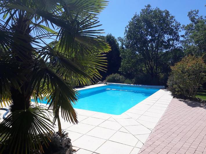 Location de vacances pour 6 personnes, avec piscine ainsi que jardin et vue à Loubressac - 2