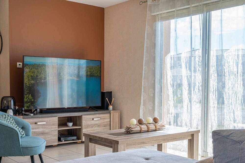 \"Les Lièvres\" House: Air-conditioned Relaxation Oasis with Pool & Jacuzzi in Panazol, Limoges region