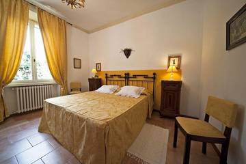 Cottage pour 2 personnes, avec jardin ainsi que terrasse et piscine à Poggibonsi