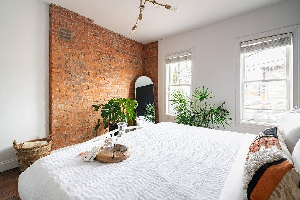 Short North/Downtown | Steps to High St | Walk to Convention Ctr | Free Parking in Columbus, Ohio