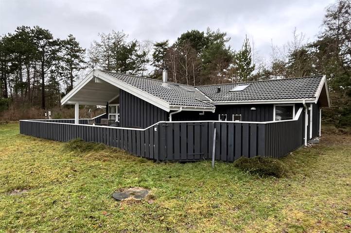 Ferienhaus für 8 Personen, mit Sauna und Whirlpool sowie Terrasse und Garten, mit Haustier