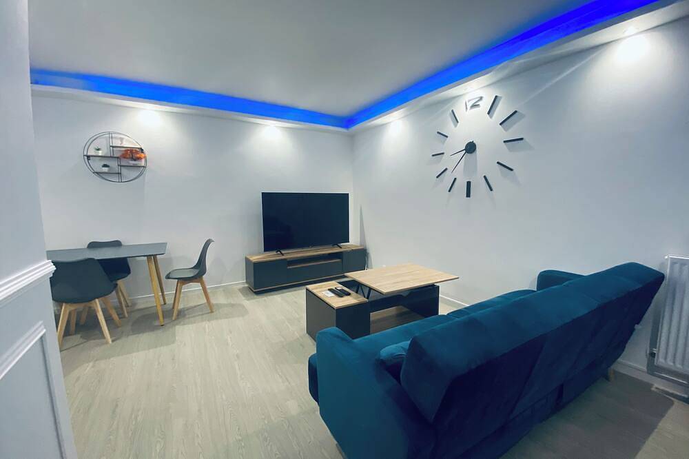 Entire apartment, 3-room 63m2 apartment with free underground parking. in Alfortville, Val-de-Marne