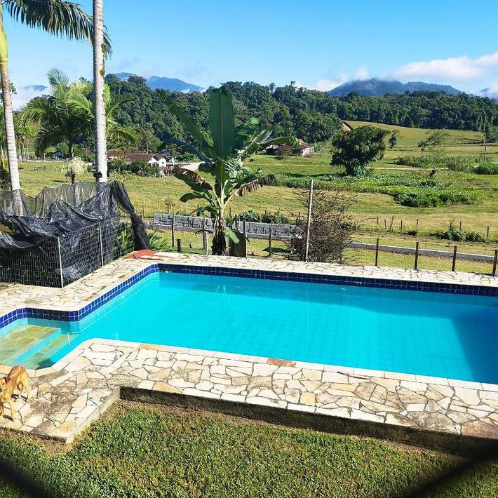 Casas e apartamentos de temporada para 4 pessoas, com piscina e jardim e ainda vista, adaptado a crianças em Pomerode