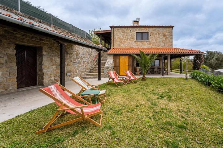 Location de vacances pour 8 personnes, avec Balcon et Terrasse ainsi que Jardin et Piscine dans Jolda (Madalena) e Rio Cabrão - 4