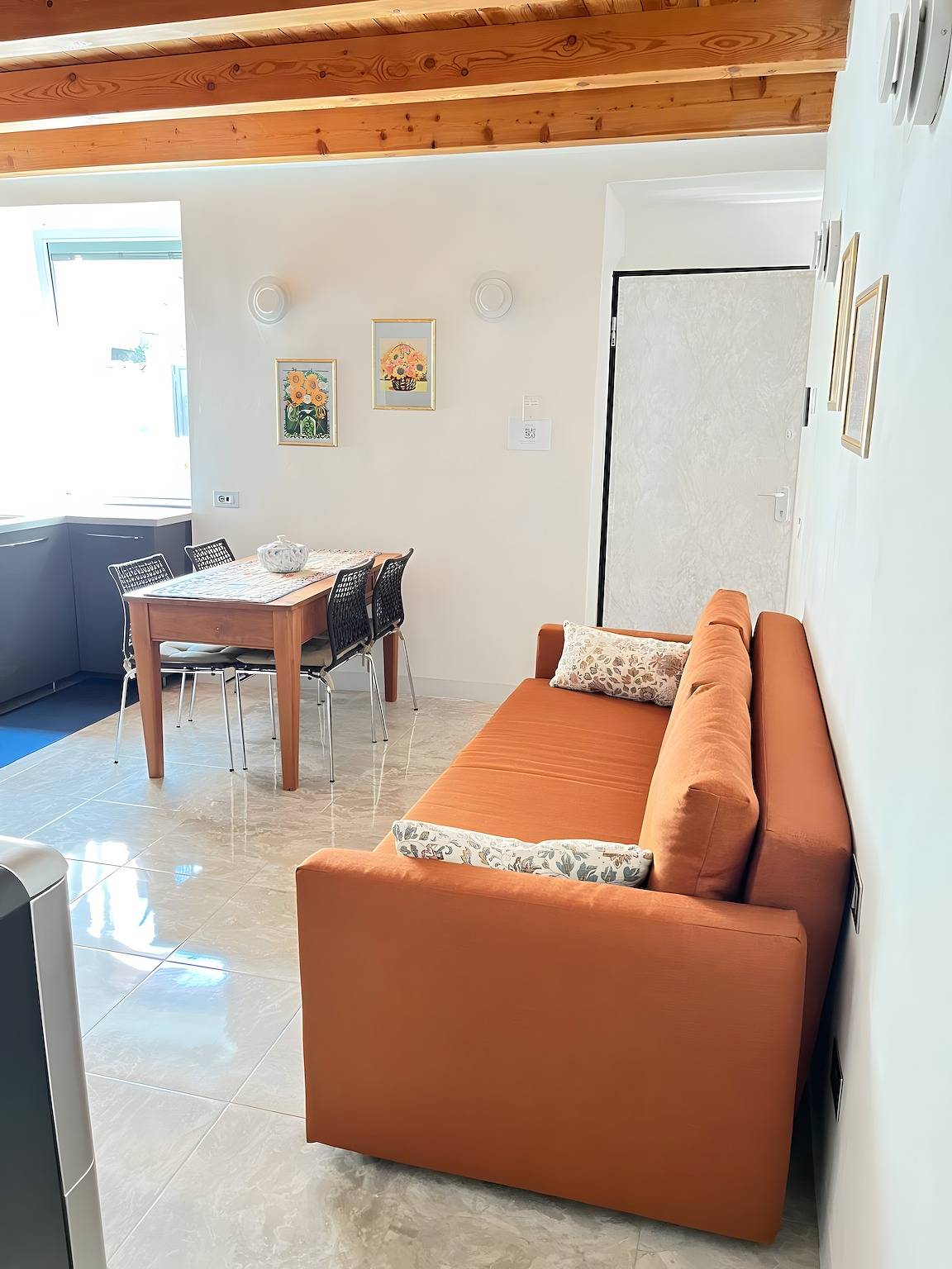 Appartamento intero, Appartamento 'Crooked House' con Vista Montagna, Giardino Privato e Parcheggio in Naggio, Grandola ed Uniti