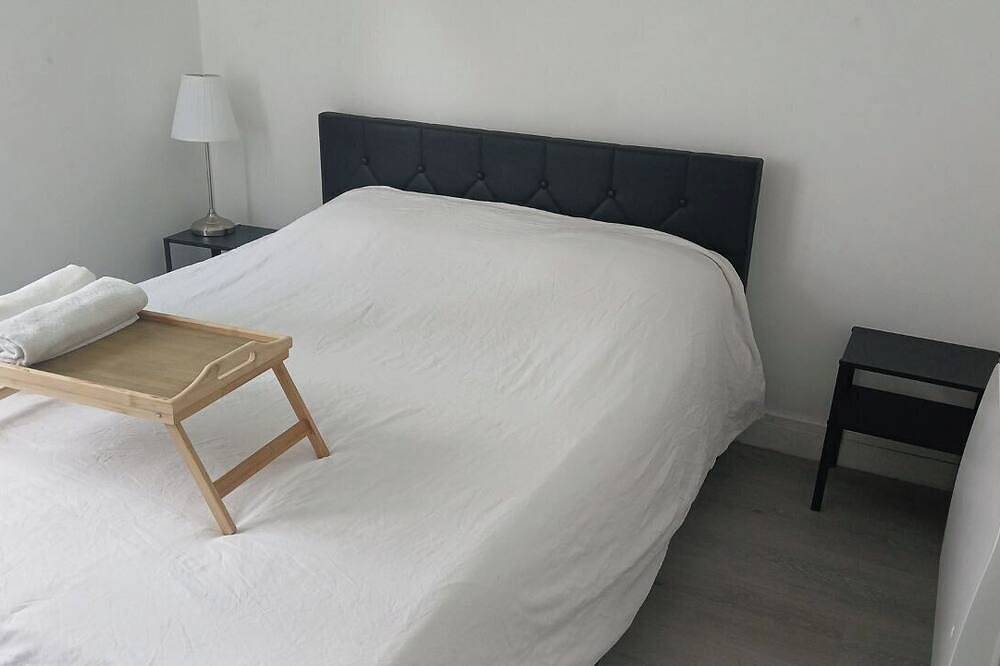 Entire apartment, Apartment with 2 bedrooms and a large living area Morlaix near the station in Morlaix, Ceinture Dorée