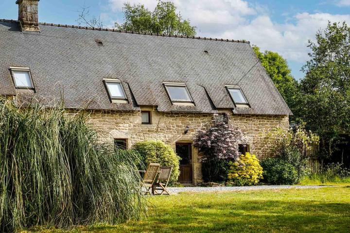 Gîte pour 4 personnes, avec piscine et jardin à Persquen